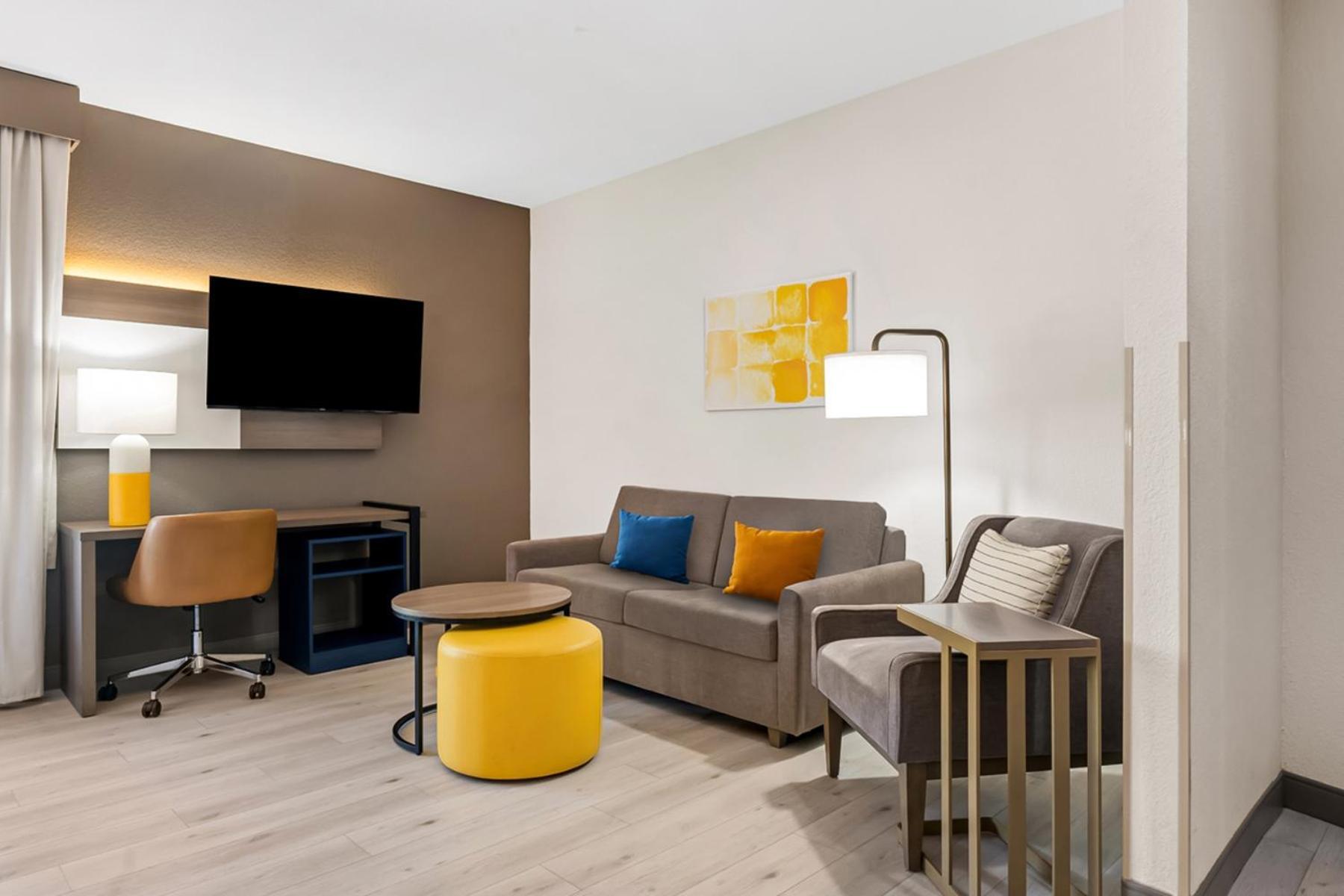 Comfort Suites Augusta Riverwatch Room photo